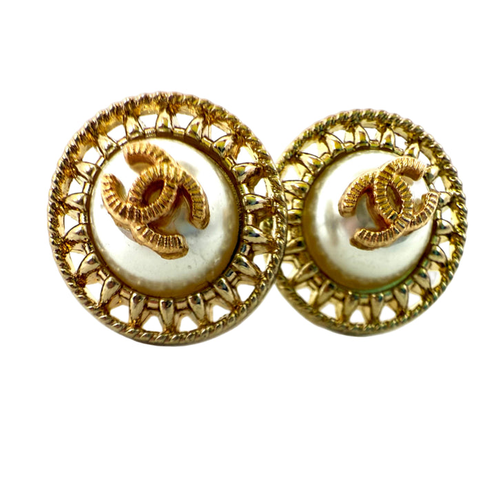 REPURPOSED BUTTON IVY STUDS