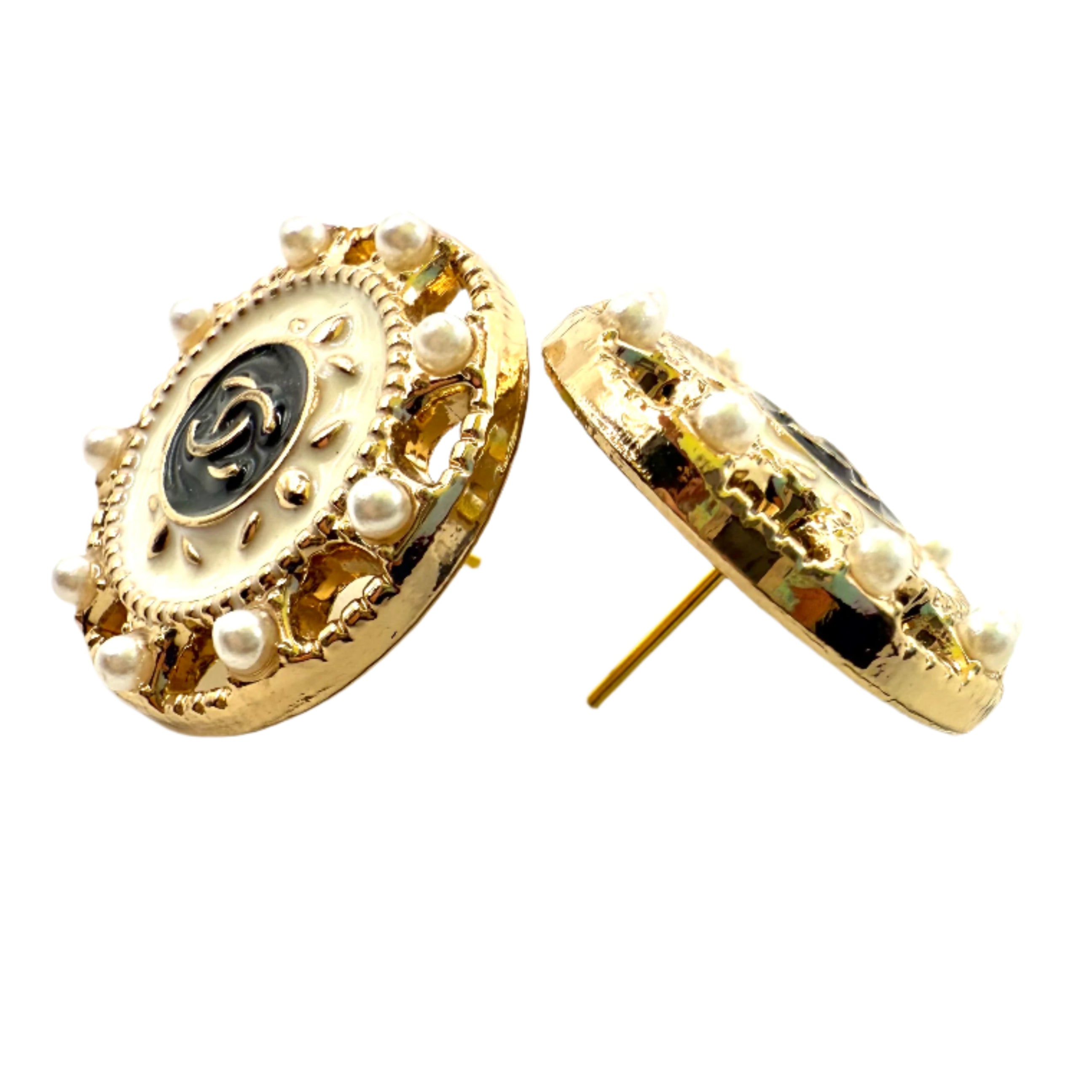 REPURPOSED BUTTON CREAM/BLACK GEORGIANA STUDS