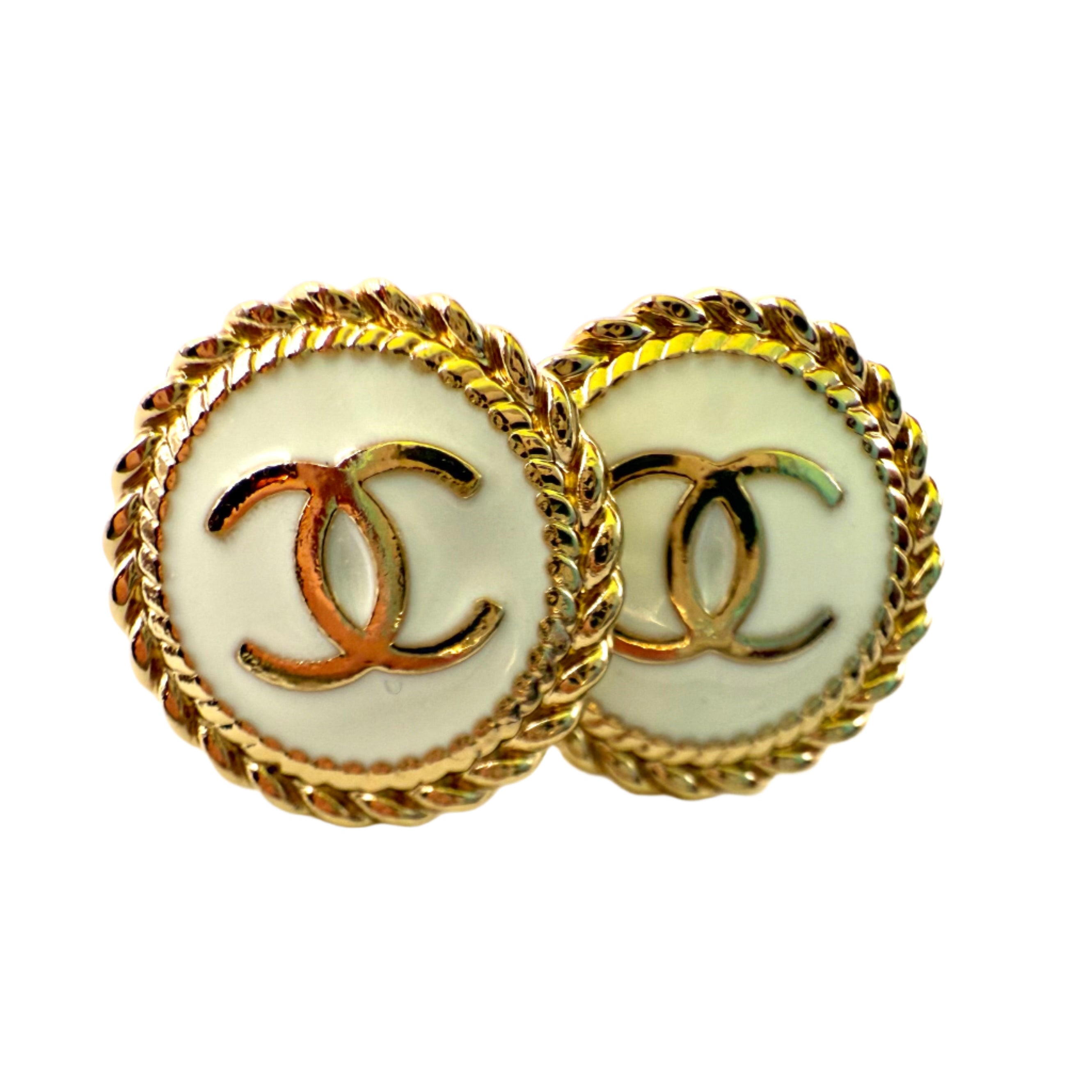 REPURPOSED BUTTON ANNA STUDS CREAM
