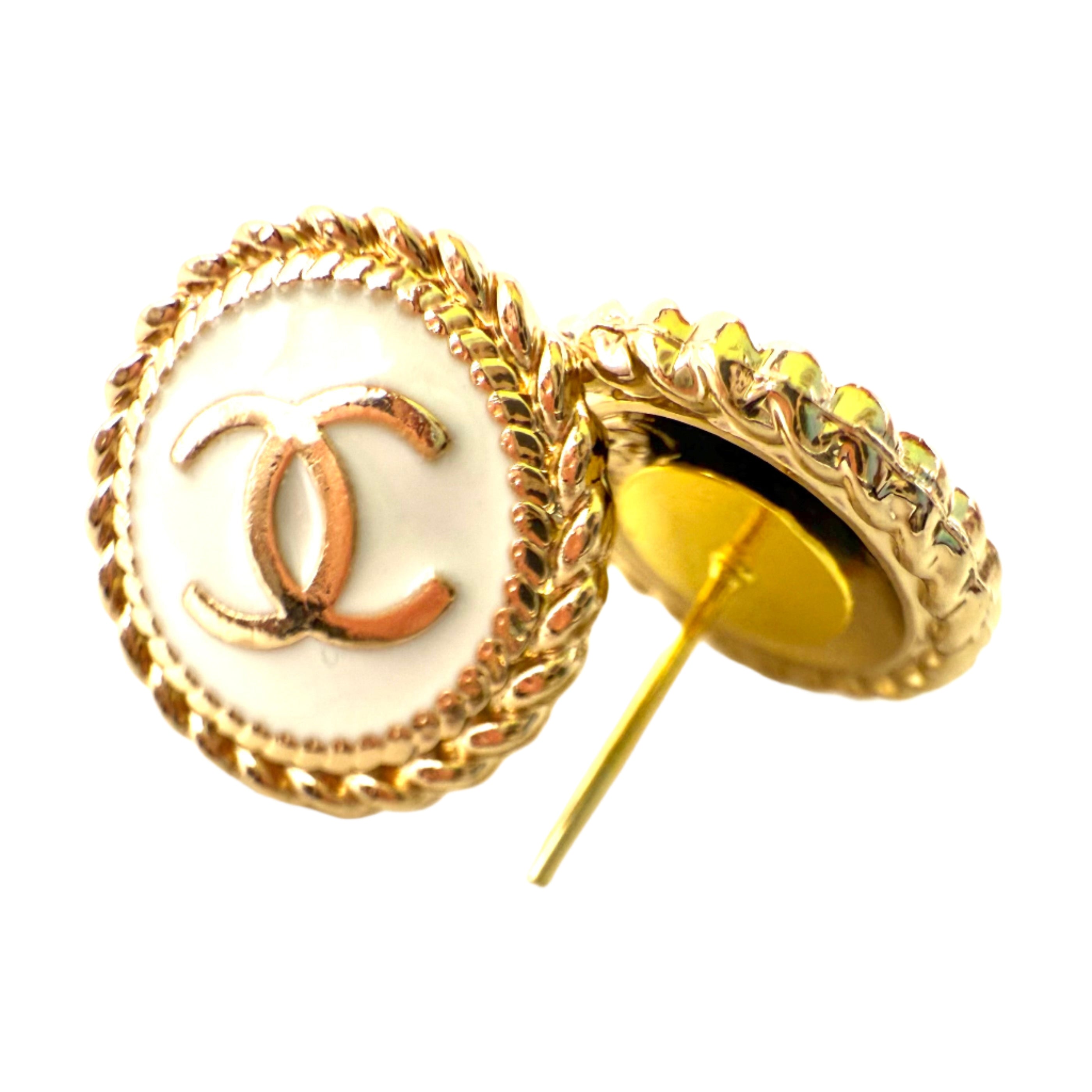 REPURPOSED BUTTON ANNA STUDS CREAM